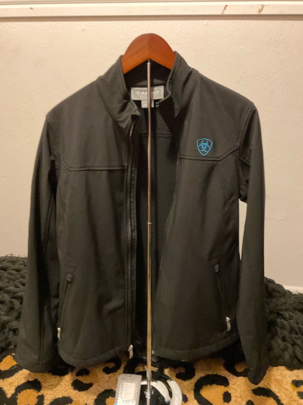Ariat Women’s Black Lightweight Softshell Jacket - Picture 5 of 6